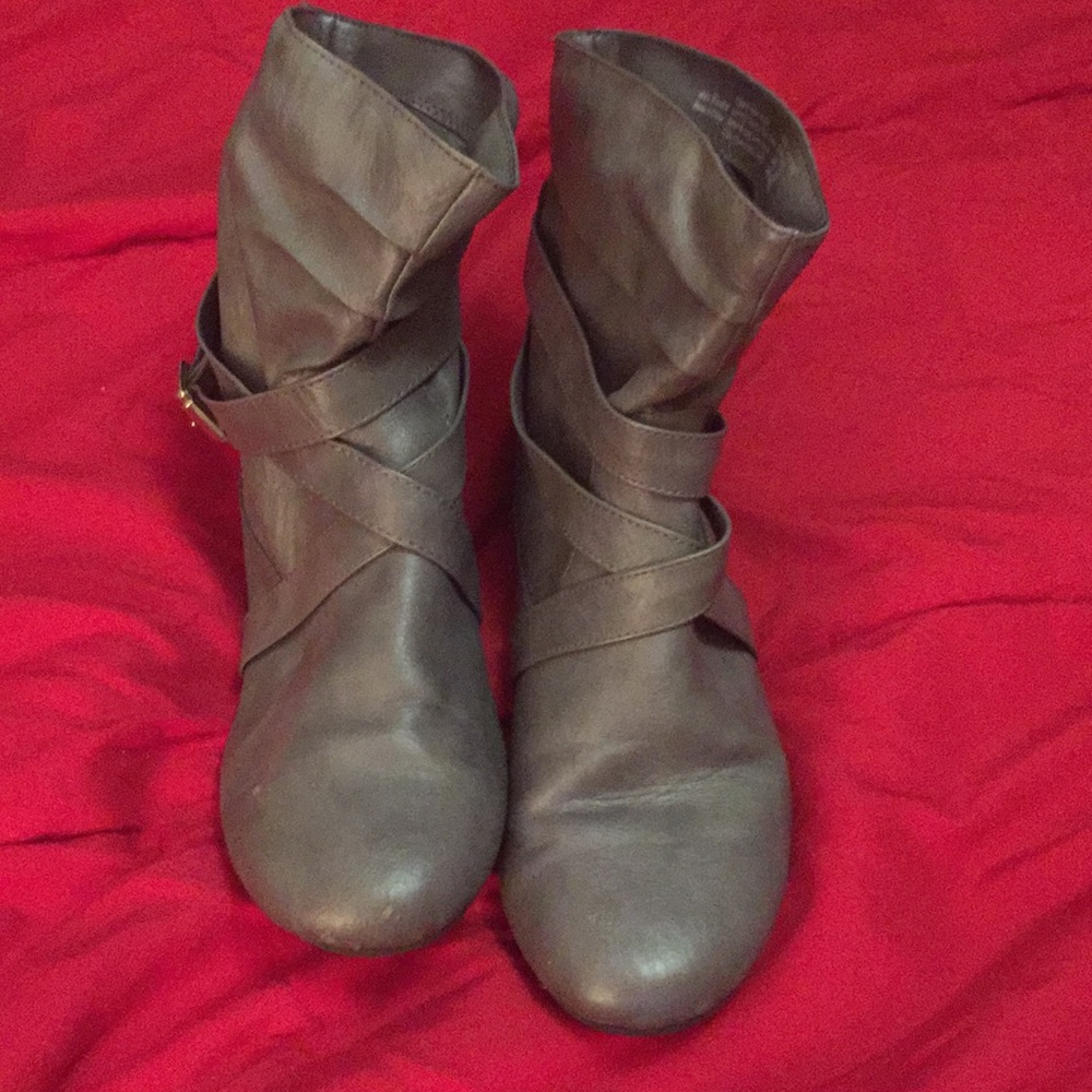 Grey boots